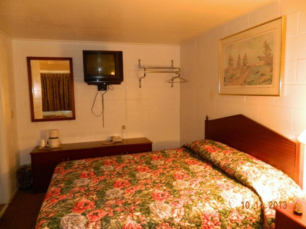 Relax Inn - Cottage Grove Room photo
